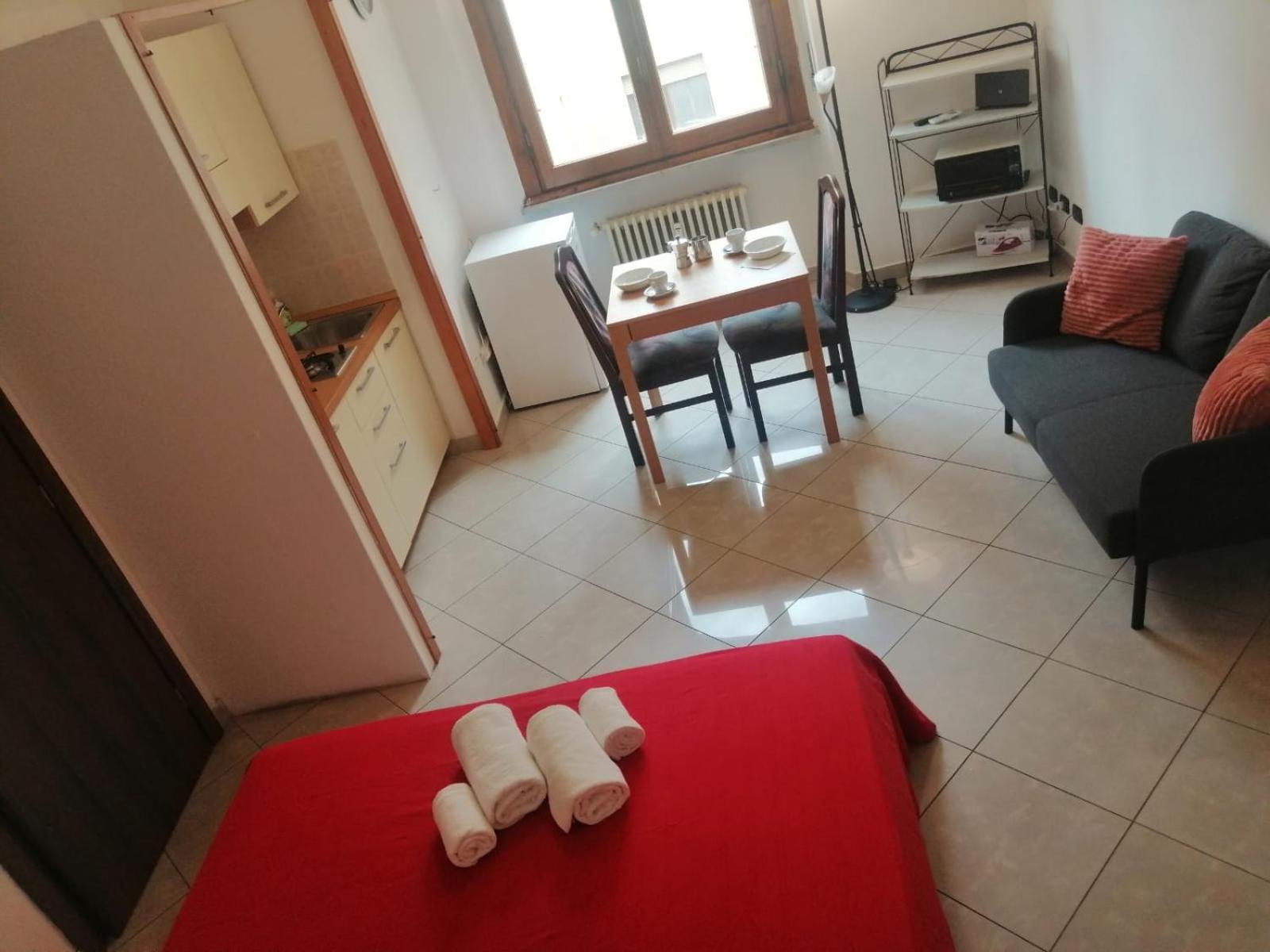 Apartment In Front Of The Train Station! Floransa Dış mekan fotoğraf